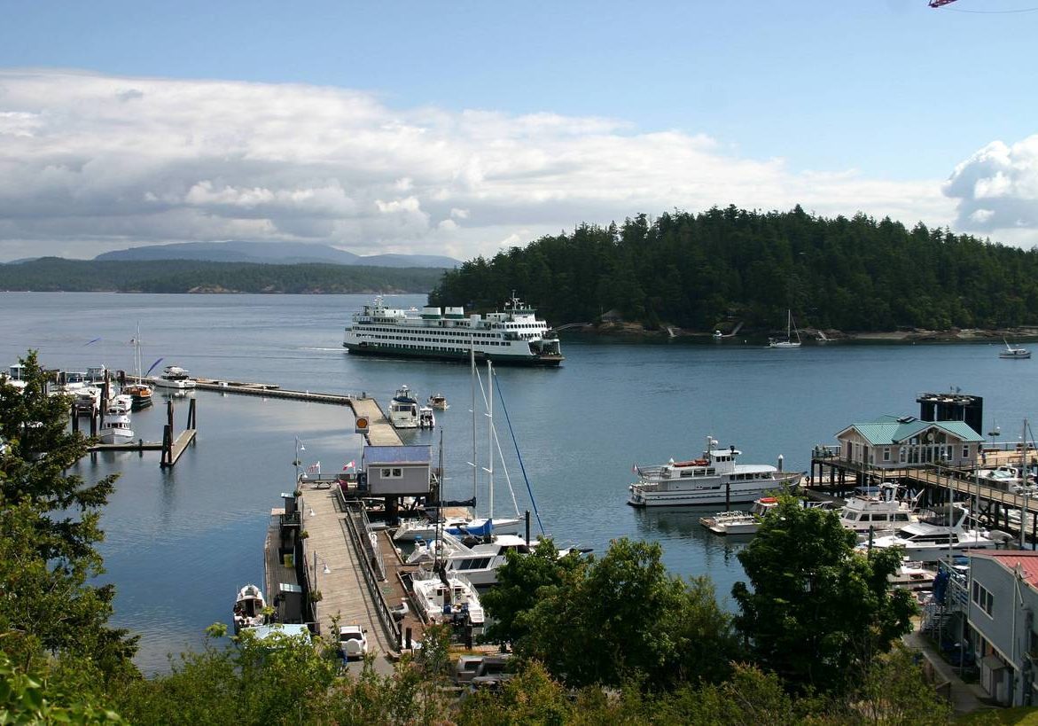 Ferry coming in to Friday Harbor